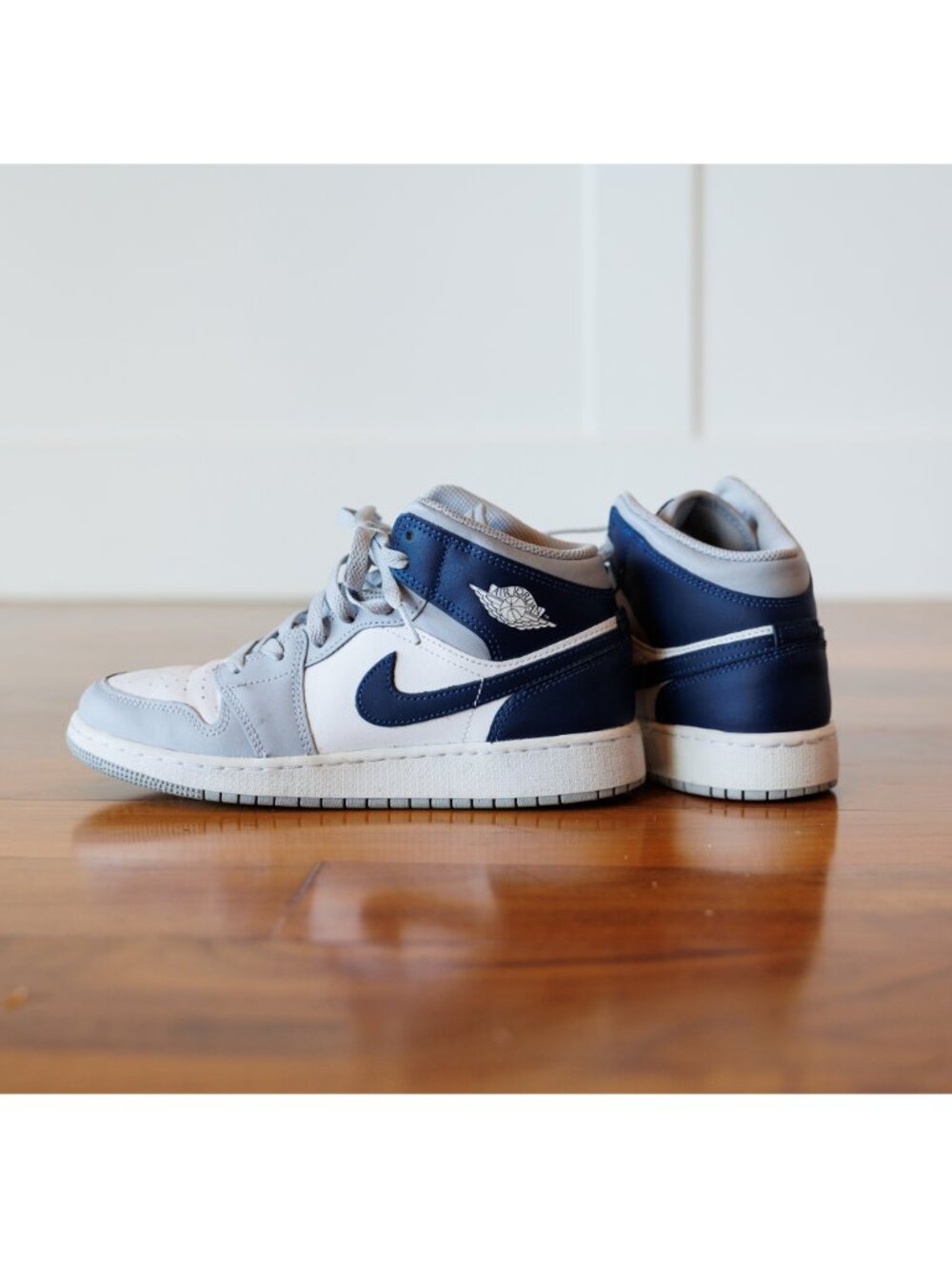 Nike Air Jordan Sneakers Blue Void Midnight Wolf 1 mid, big boy's shoes Size 6